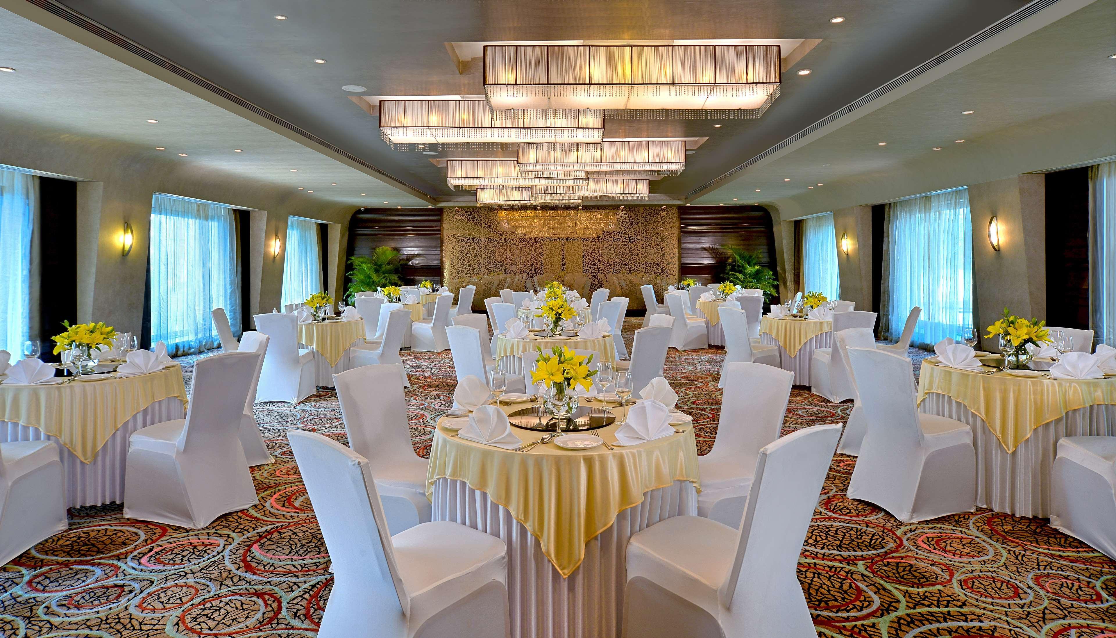 Radisson Mumbai Goregaon Ngoại thất bức ảnh
